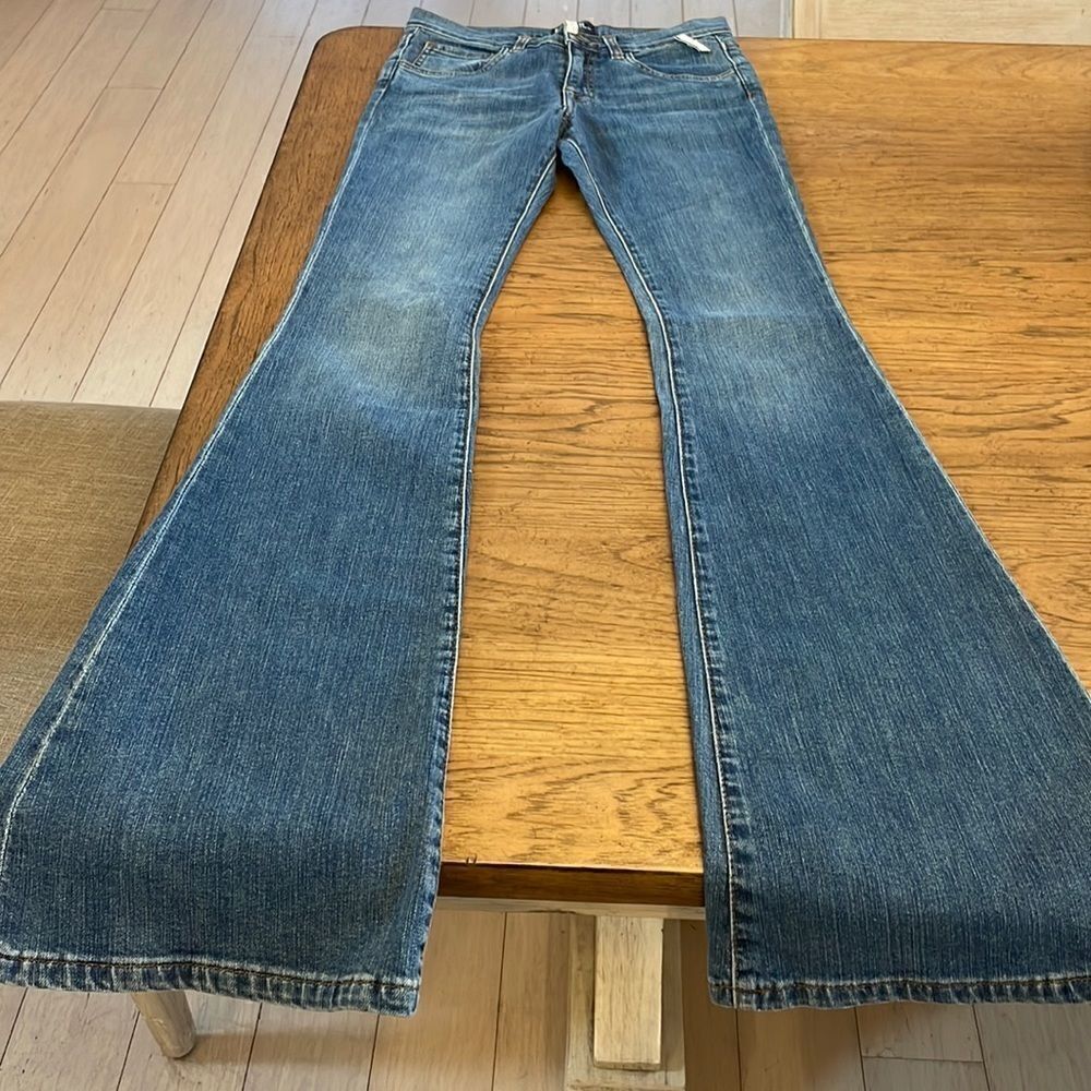 LES HALLES FLARE BOTTOM JEANS.   NEW